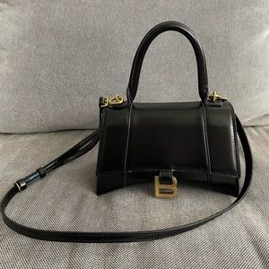 Black hourglass purse